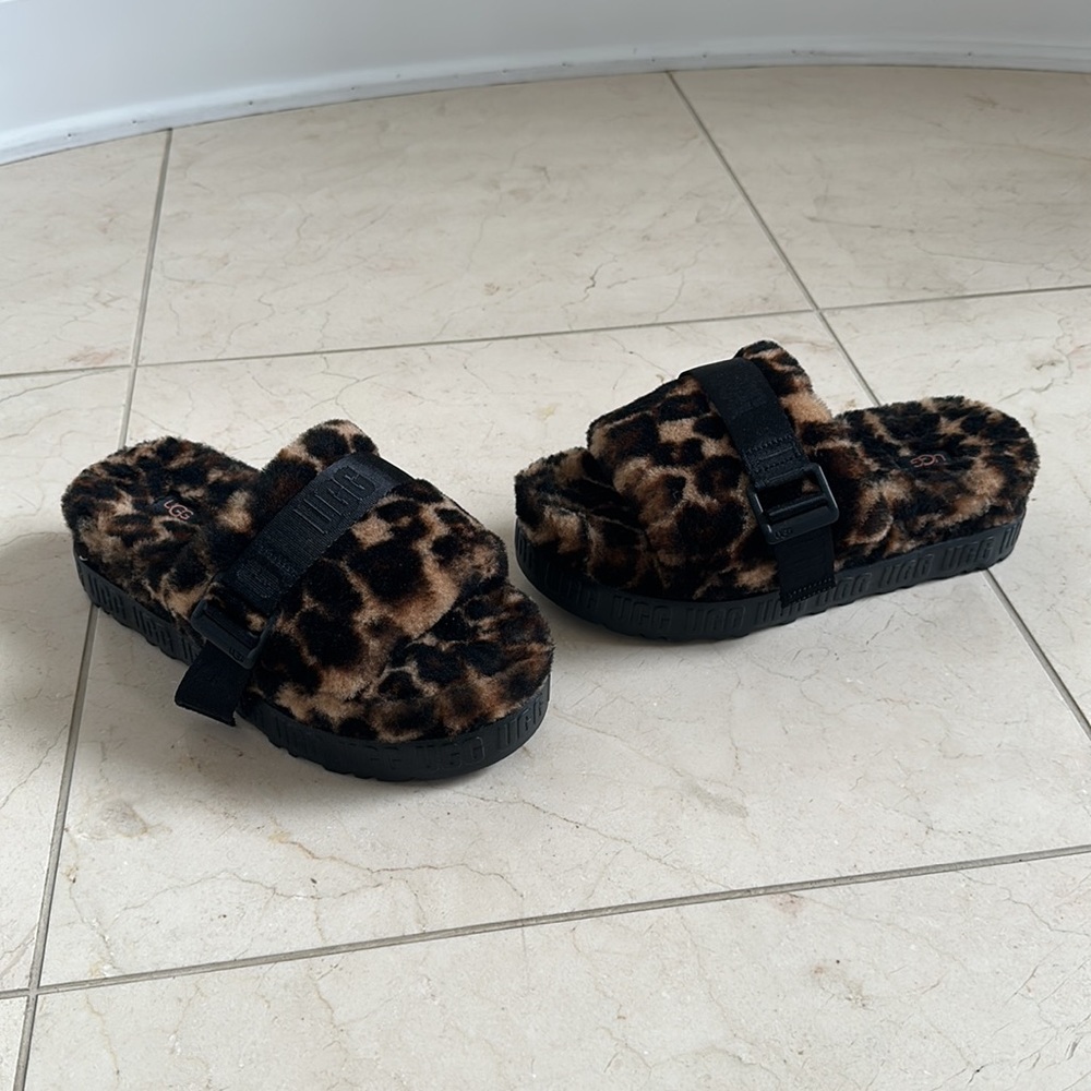 Ugg Slides - Picture 9 of 14